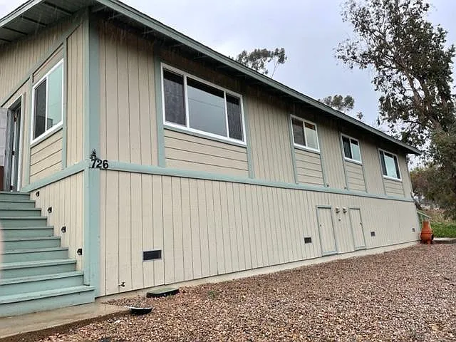 Stylishly Updated 3BR/2BA Duplex with Detached Garage