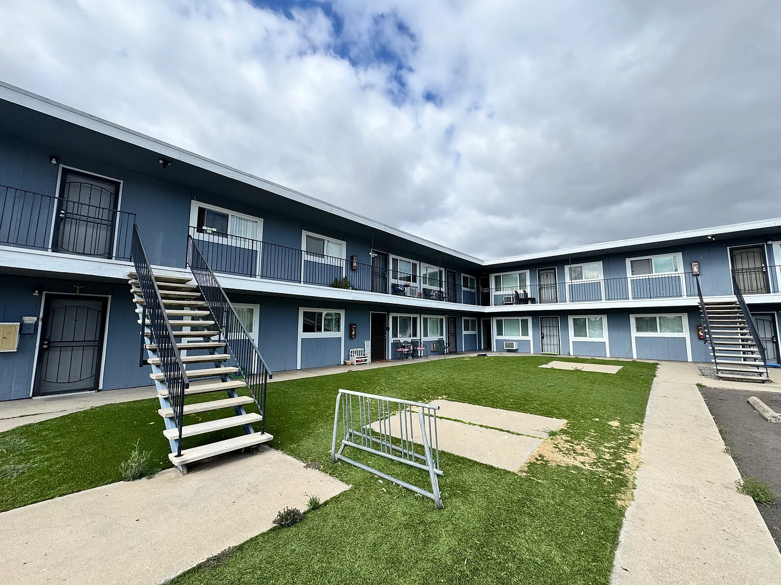 Upgraded First-Floor Apartment in Prime El Cajon Location – Water & Trash Included
