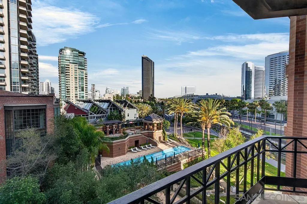 Resort-Style Luxury at City Front Terrace with Iconic Downtown Views