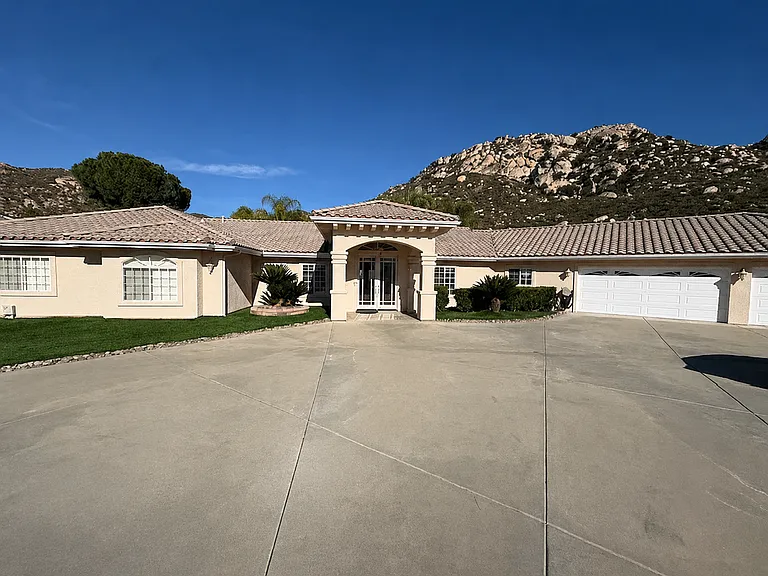 Executive Estate Living in San Diego Country Estates | Solar, Views & Endless Space